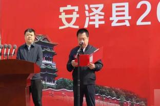 Tối nay cố lên! MC Thượng Hải kêu gọi toàn hội trường chúc mừng sinh nhật Đại vương, người sau cũng gửi lời chào tới người hâm mộ.